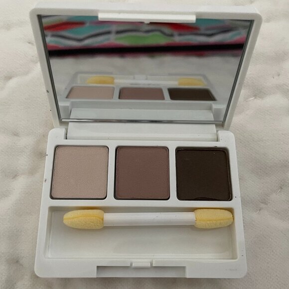 Ready for Spring?   Clinique Makeup Bag and Aloe Moisture Gloves and Socks - Picture 5 of 8